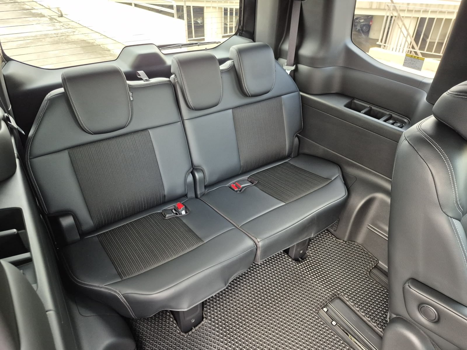 Honda Stepwagon Spada e:HEV photo 8
